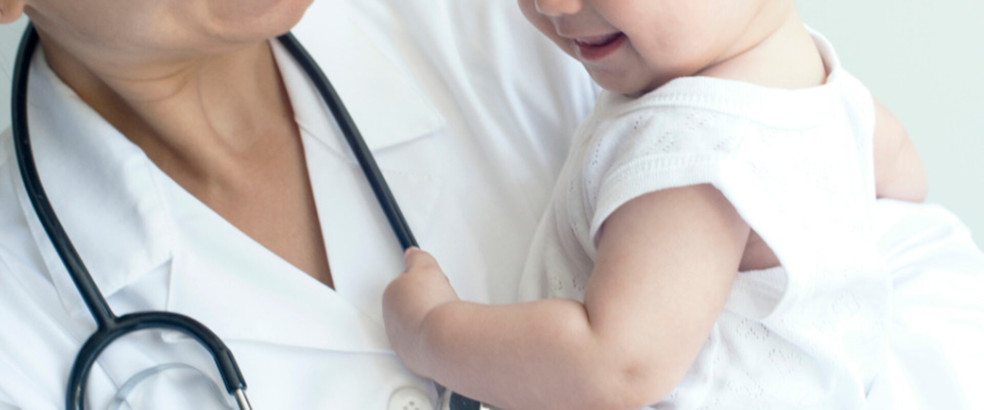 Pediatrician picture id496484800