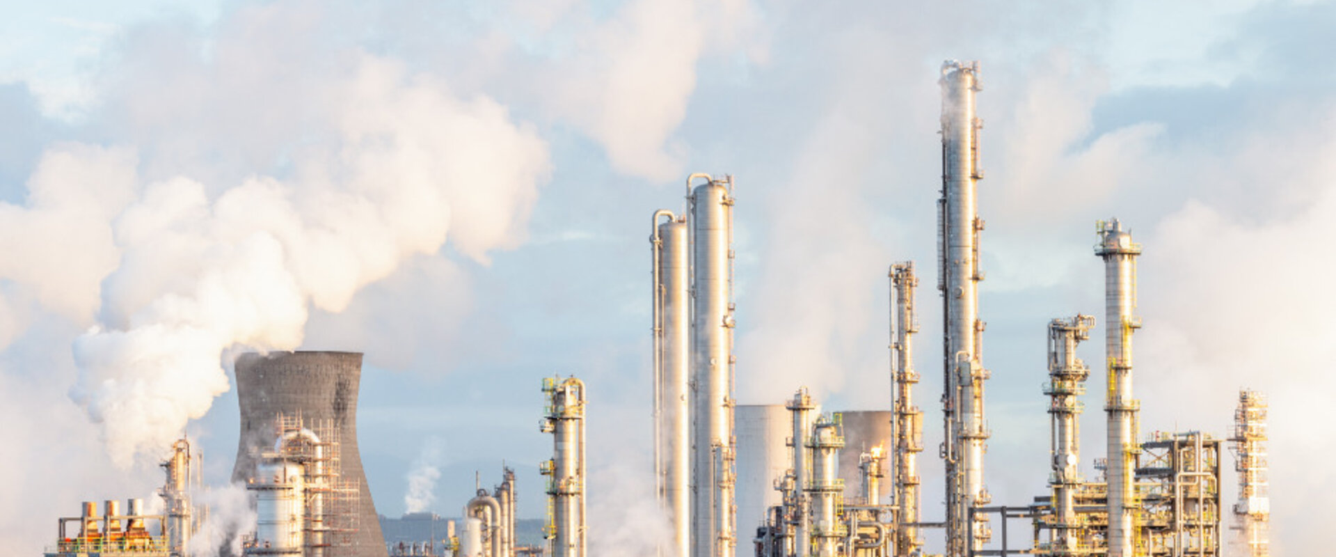 Oil refinery and petrochemical plant at grangemouth in scotland picture id1045981944